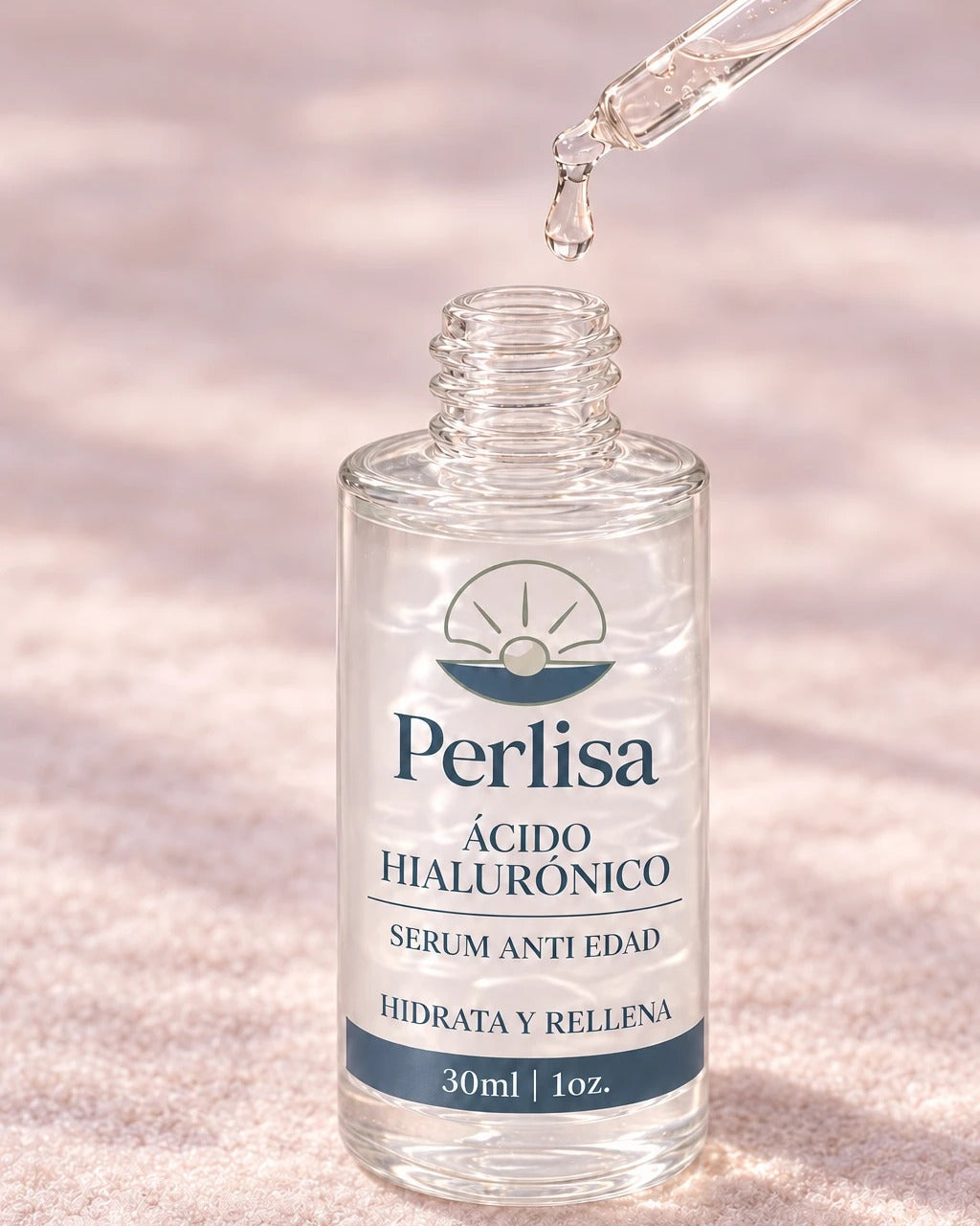 Gotero dejando caer una gota de sérum de ácido hialurónico Perlisa en su frasco